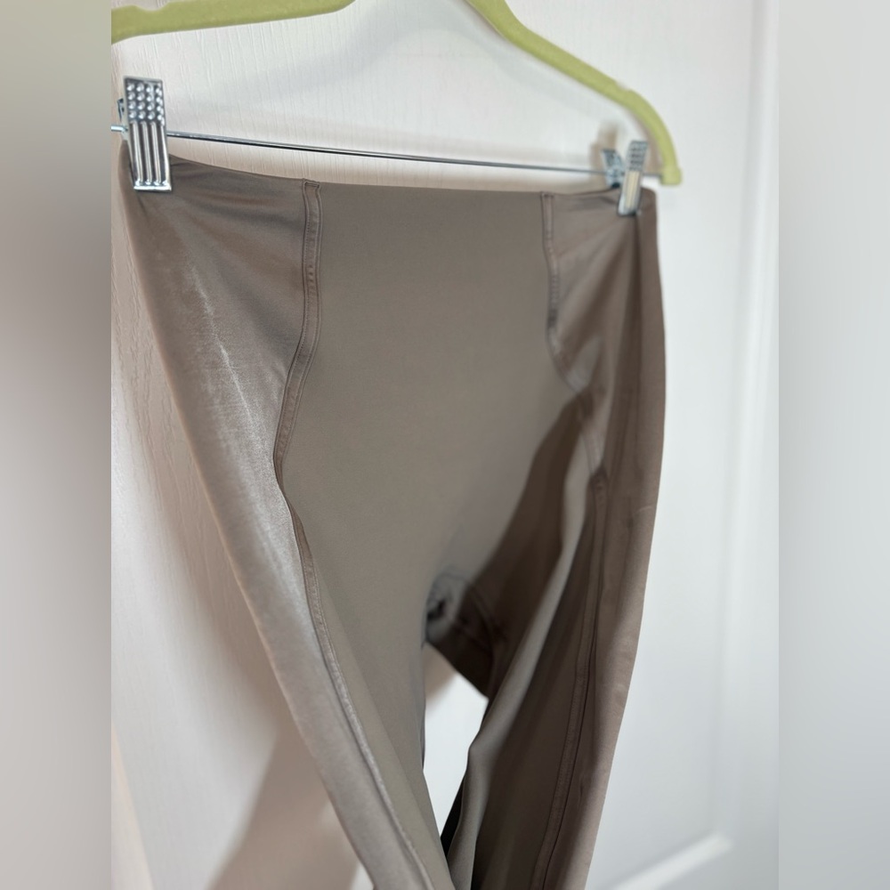 lululemon•Align No Line™ High-Rise Pant•NEW RELEASE•NWOT•Satin Shine Ash Grey•10 - Picture 11 of 16